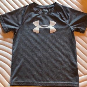 Short sleeve under armour dry fit grey shirt